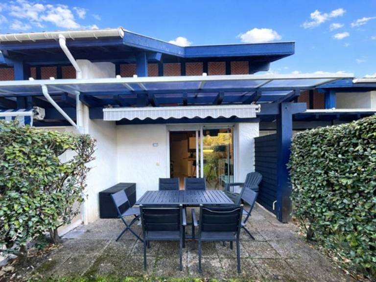 Apartment with pool — photo 3
