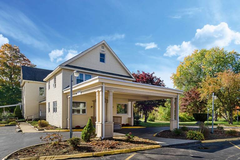 Econo Lodge Sturbridge Route 20 in Sturbridge, MA