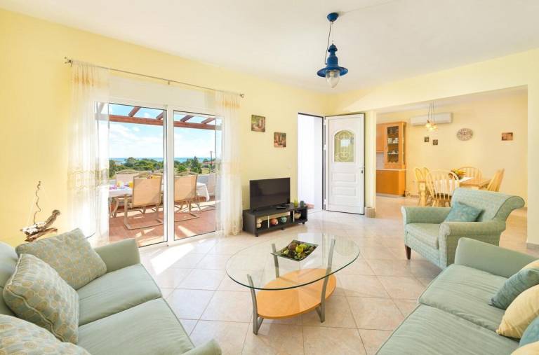 Children-friendly pleasant villa with terrace, yard & private pool | Next to the beach | Suitable for remote work | Dogs allowed — photo 2
