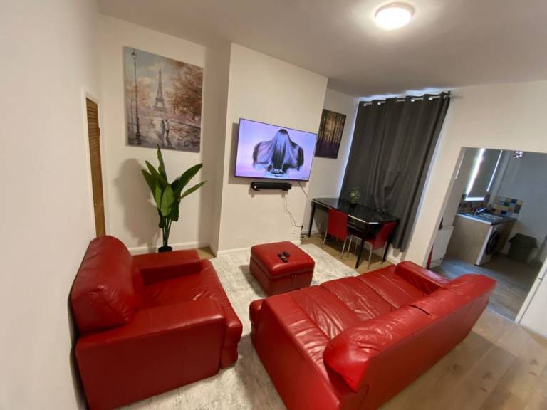 Cosy 2 Bed House Sleeps 4 Garden & Pet Friendly