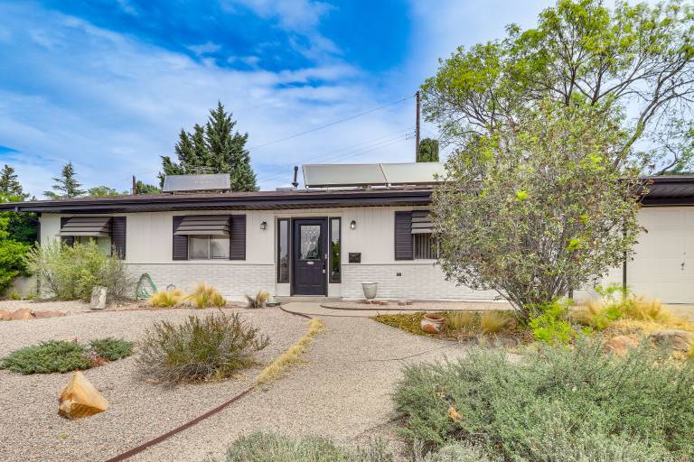 Walk to UNM! Quiet Extended Escape w/ Patio — photo 4