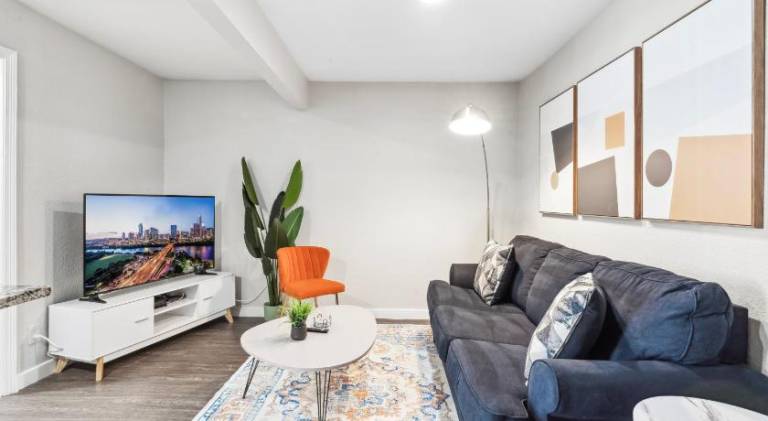 Rental apartment with pool & garden in Austin, TX