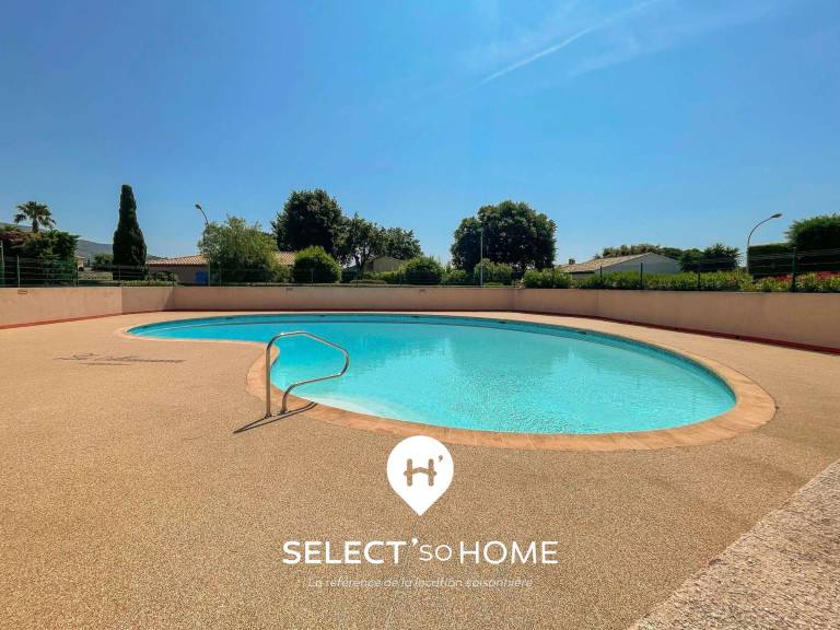 House with BBQ, yard & pool — photo 2