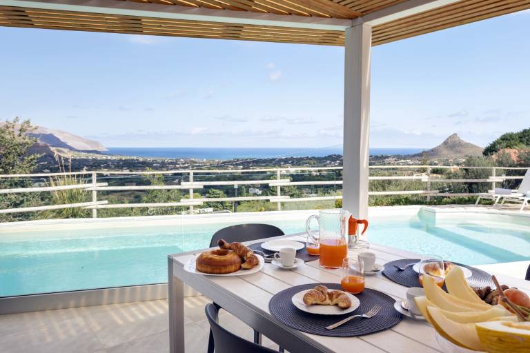 Family-friendly wonderful villa with private pool, BBQ & garden | Panoramic view | Pet-friendly — photo 2