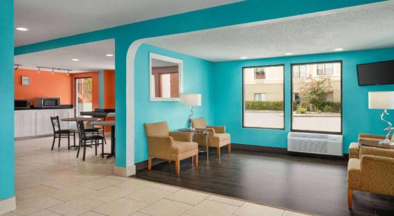 Howard Johnson by Wyndham Chattanooga Lookout Mountain I-24 — photo 3