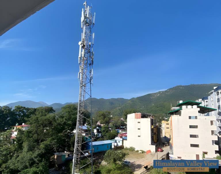 Holiday apartment with pool & yard in Mussoorie