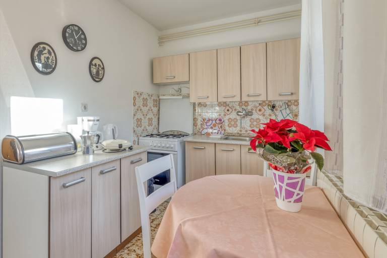 Apartment with patio, garden & BBQ — photo 4