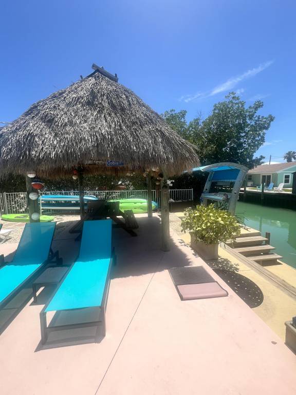 House with BBQ & private pool | Water view — photo 2