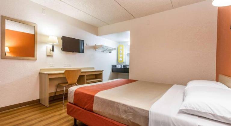 Motel 6 Tempe, AZ – Phoenix Airport – Priest Dr — photo 2