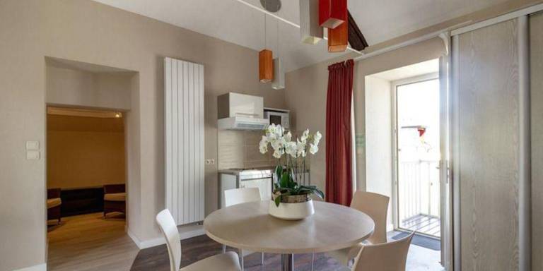 Serviced apartment with yard | Pets are welcome — photo 2