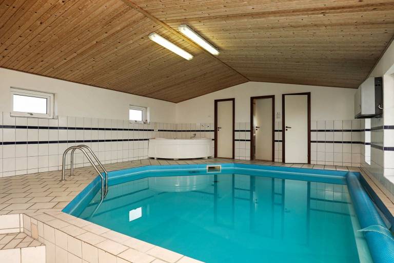 Fully equipped charming house with jacuzzi, sauna & patio | Pet-friendly — photo 2