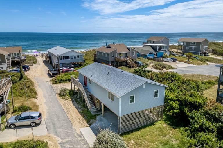 A Pearl in the Oyster 100 ft to the beach Hot Tub and Dog Friendly — photo 3