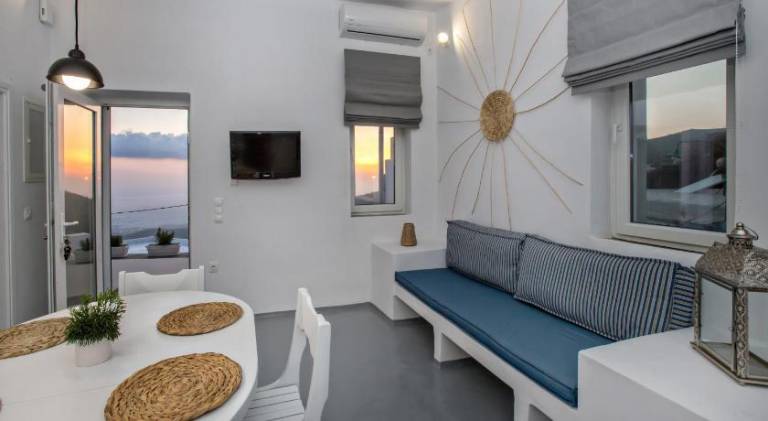 Vacation home with patio — photo 2