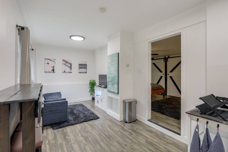 Great for Digital Nomads! Convenient Portland Apt — photo 4