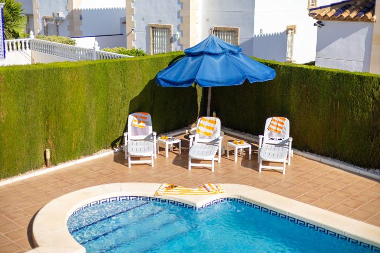 Fully equipped lovely villa with yard, pool & grill | Golf view | Pets are welcome — photo 3