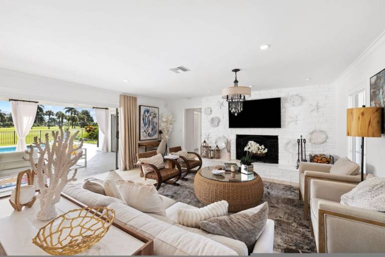 Luxury Beach House with a View — photo 4