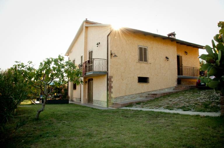 House  Montecchio