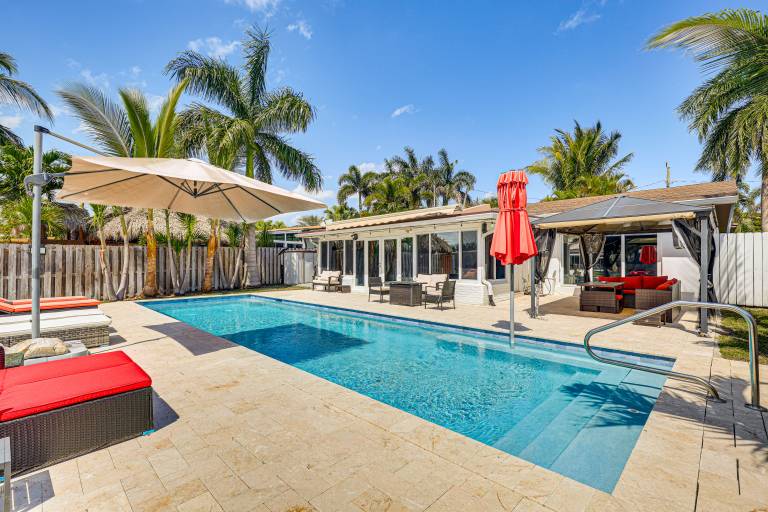 Outdoor Oasis w Private Pool Dania Beach Retreat