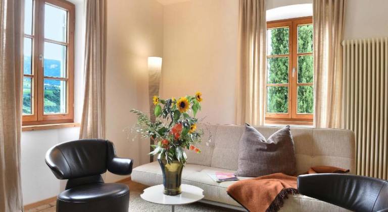 Beautiful apartment with terrace, yard & private pool | Suitable for remote work | Pets allowed — photo 5
