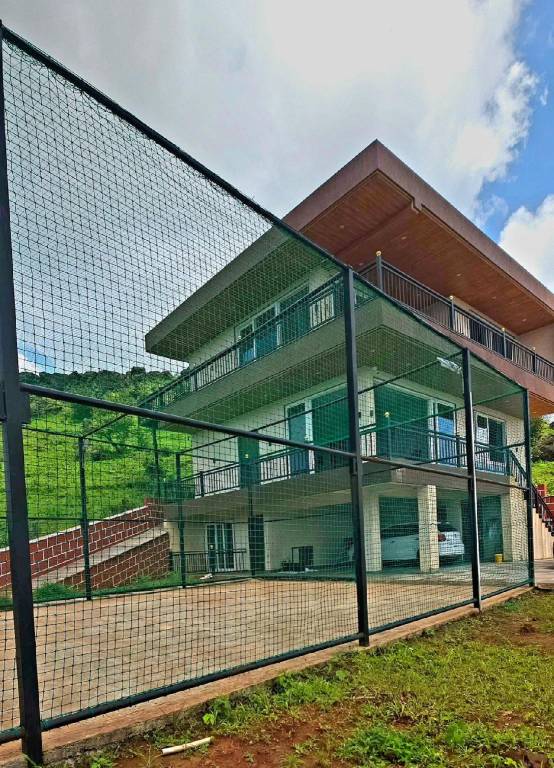 Fully equipped villa with barbecue, yard & pool | Perfect for remote work | Pet-friendly in Jaoli