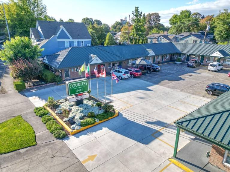 Courtesy Inn — photo 3