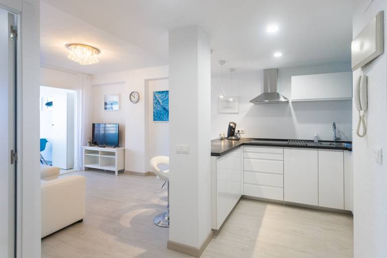 Apartment with pool | Water view — photo 4