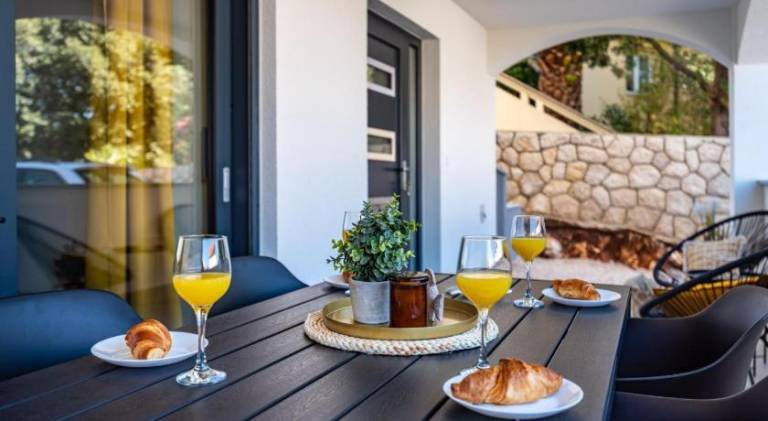 Holiday apartment with patio, yard & barbeque — photo 4