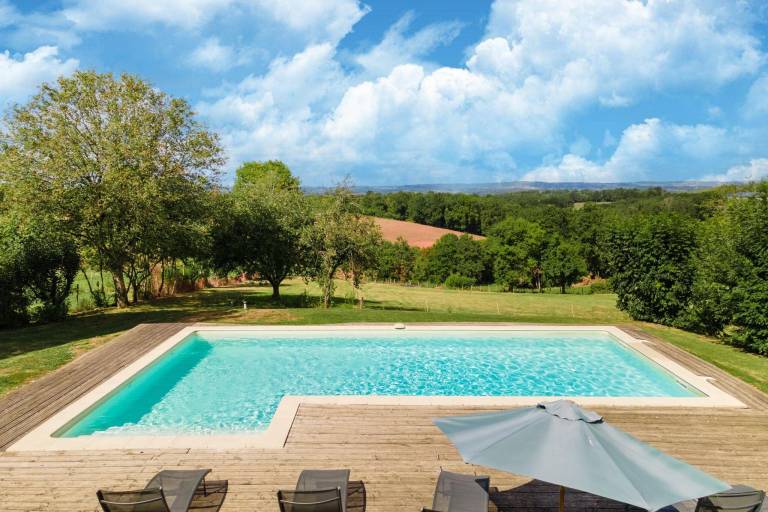 House with pool, grill & patio | Nature view — photo 2