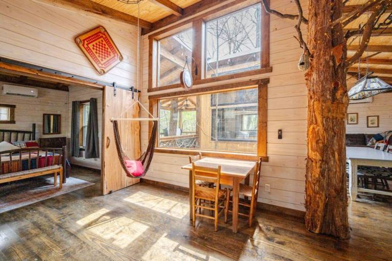 Cabin Plainville