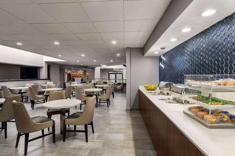 La Quinta Inn & Suites by Wyndham Round Rock North — photo 3