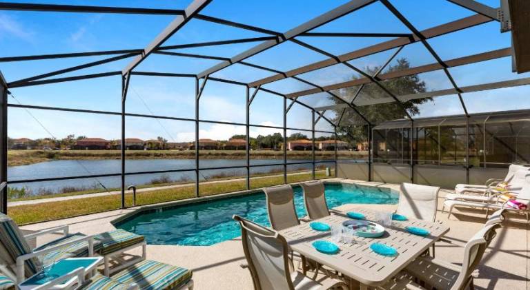 House with pool in Kissimmee, FL