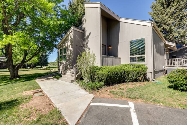 6 Mi to Downtown: Flagstaff Townhome w/ Deck — photo 3