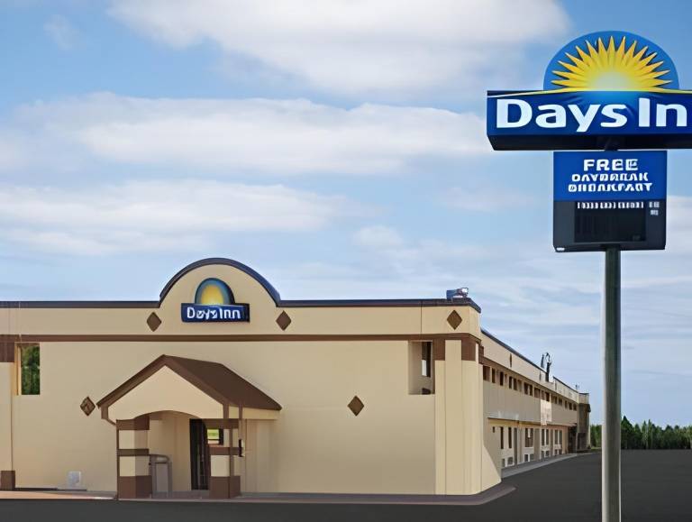 Travelodge by Wyndham Richmond IN in Richmond, IN
