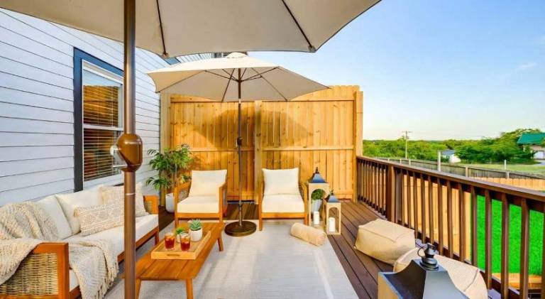 House with pool — photo 4