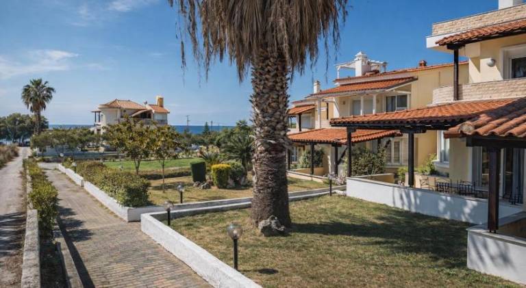 Villa with terrace — photo 3