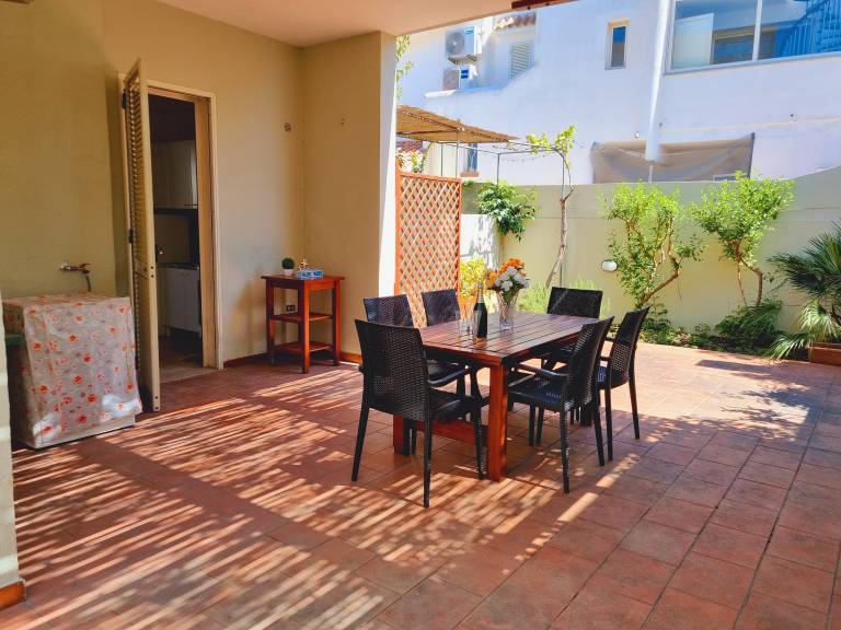 Villa with garden | Garden view — photo 3