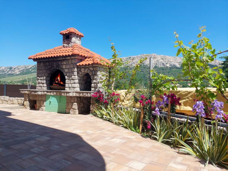 Fully equipped charming apartment with barbecue & yard | Dogs allowed — photo 4