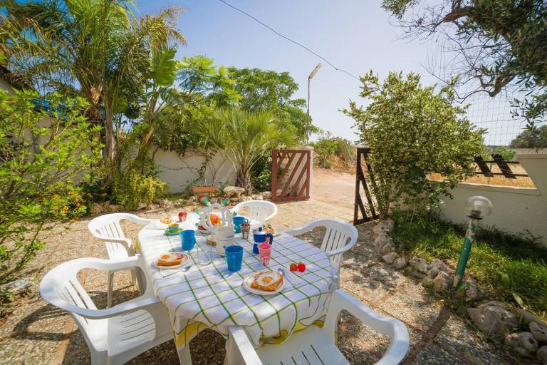 House with garden & BBQ — photo 2