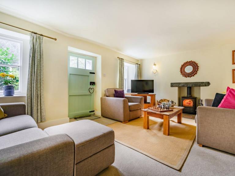 Cottage with yard | Water view in Keswick
