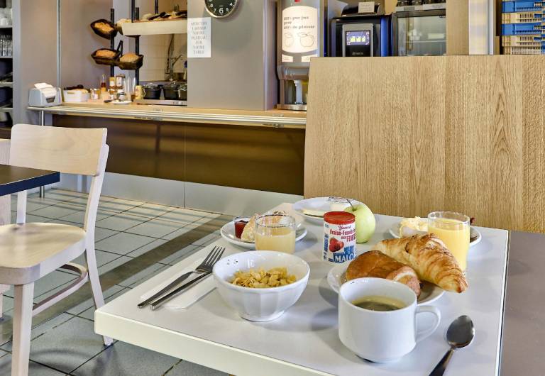 B&B HOTEL Clermont-Ferrand Le Brezet Aeroport — photo 5