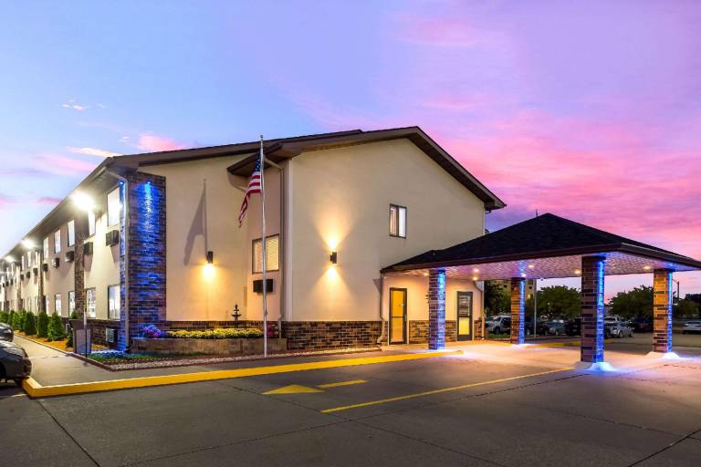Quality Inn Galesburg near US Highway 34 and I-74 — photo 5