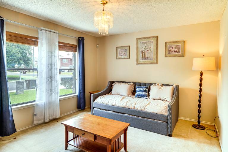 Spacious San Antonio Home: Close to Military Bases — photo 4
