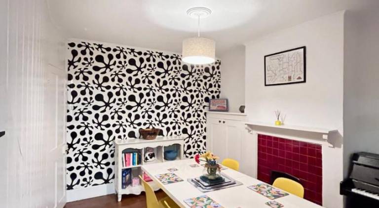 Charming 2 Bed Terrace in Central Caversham — photo 3