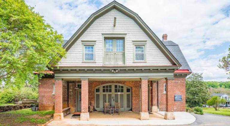 Beautiful holiday apartment | Pets allowed in Lynchburg, VA