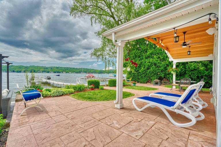 House Conesus Lake