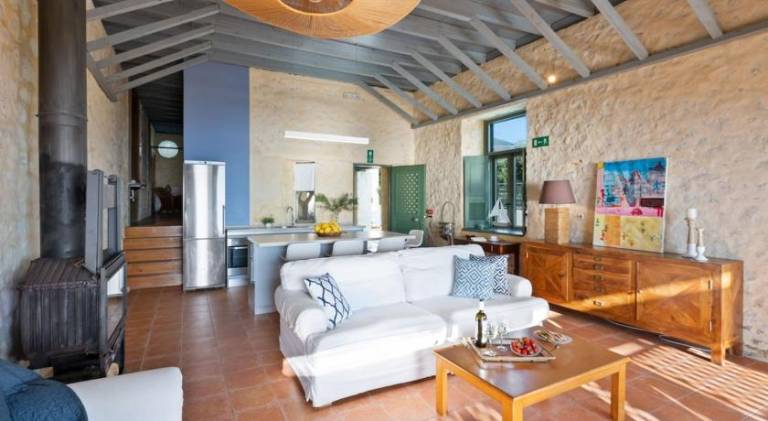 Villa with barbeque, private pool & garden | Perfect for remote work — photo 3