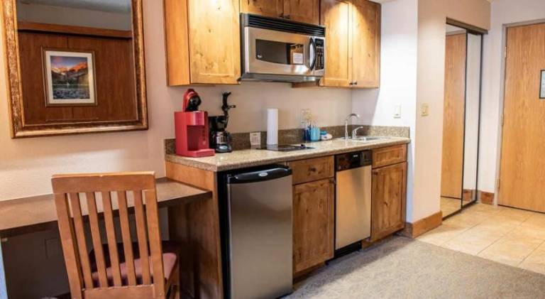 Pleasant vacation home with pool | Ski nearby | Pet-friendly — photo 4