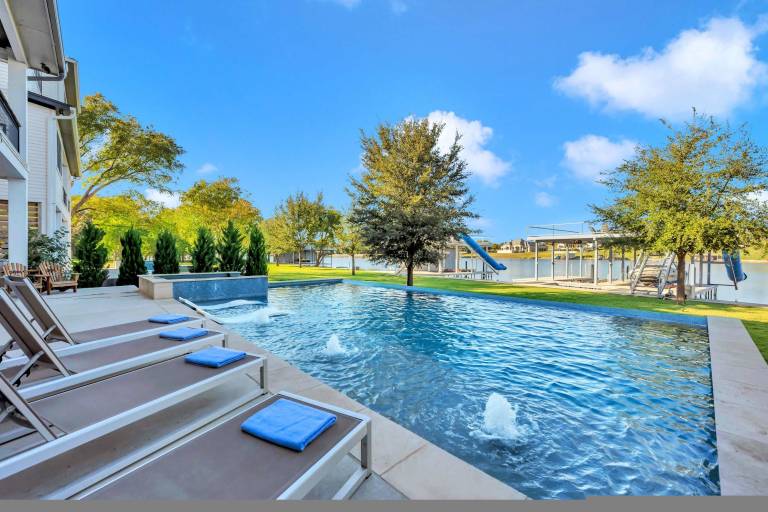 Lakeside 499 Concierge Services New Listing