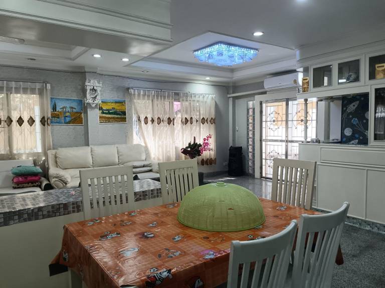 Charming vacation home with pool, hot tub & barbeque | Perfect for remote work | Pets allowed — photo 4