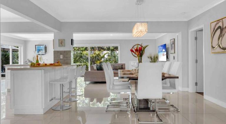 House with barbecue, private pool & garden — photo 4